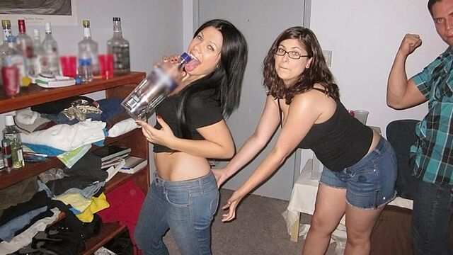 Brunettalar o'z yigitlariga minuslar berishadi va ehtirosli jinsiy aloqadan zavqlanishadi